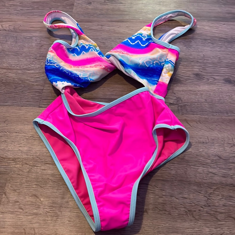Women’s size small swimsuit one piece